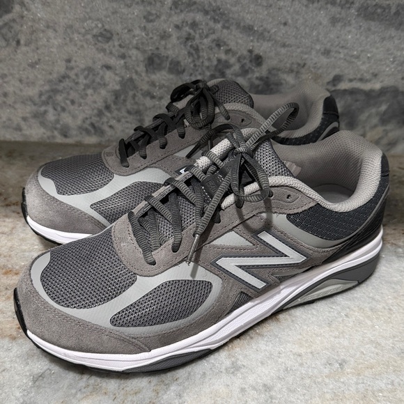 New Balance Men\'s 1540v3 Sneakers